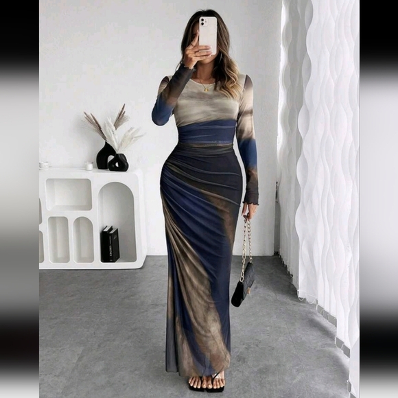 Women's Pleated Printed Round Neck Long Sleeve Dress - Picture 1 of 7